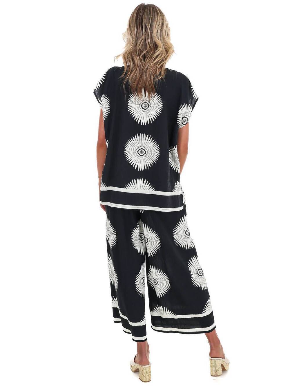 NEW UMGEE women's weekend gallery abstract top in black - Picture 3 of 9